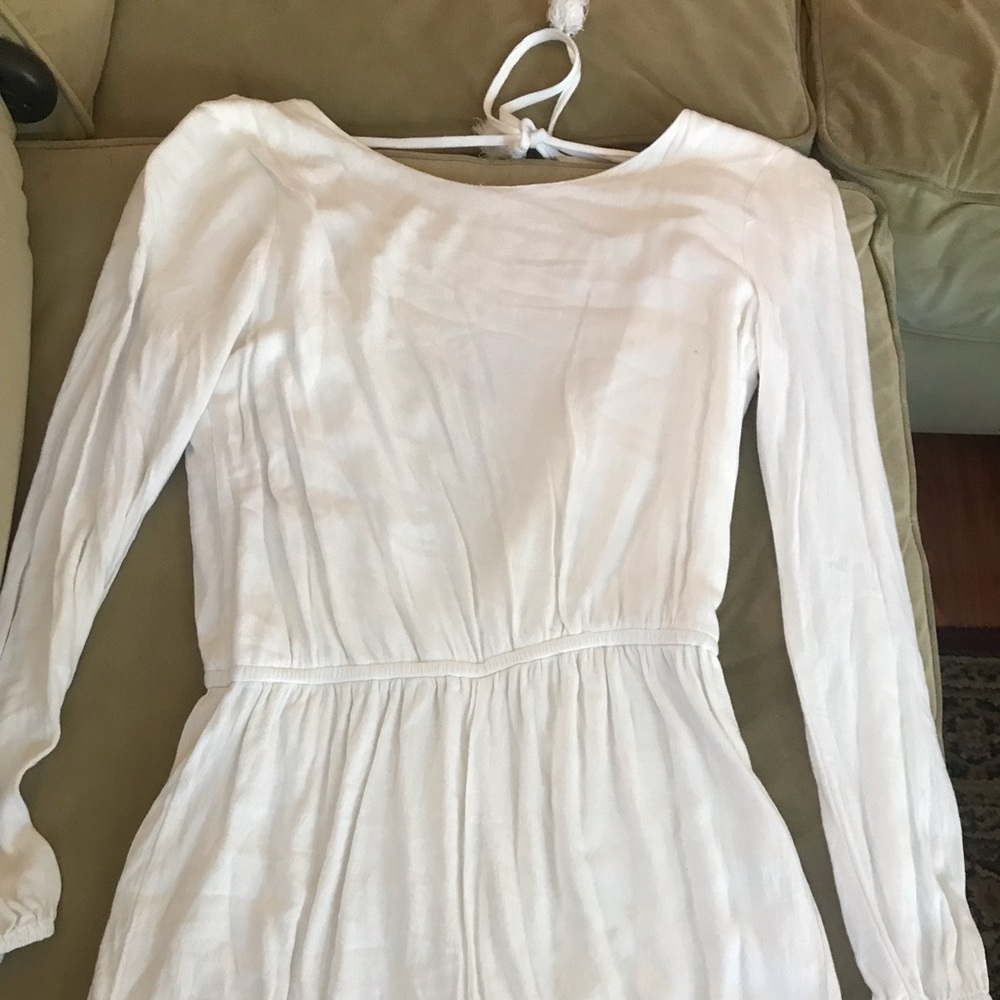 WHITE DRESS WITH OPEN BACK